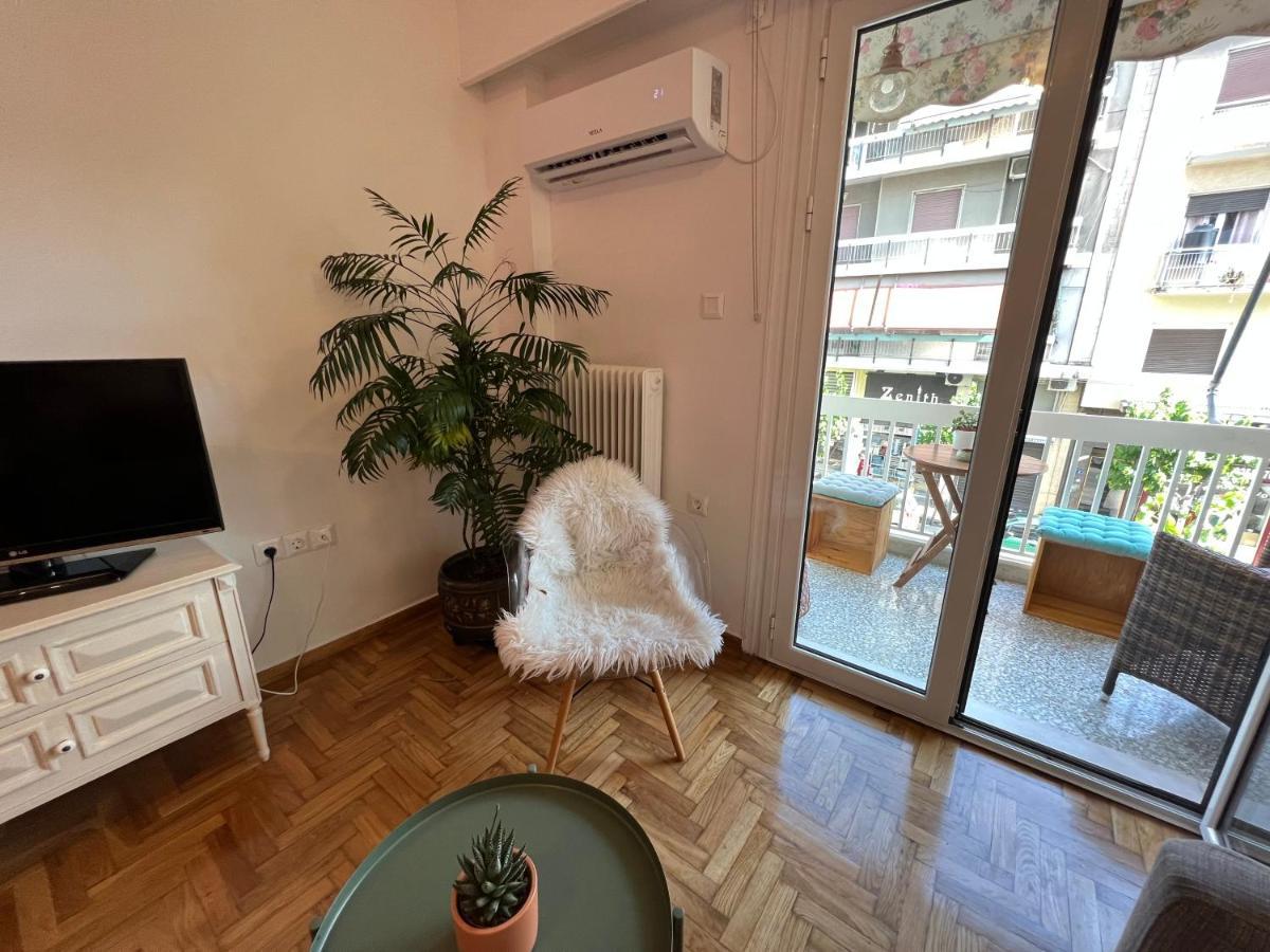 Comfortable 2-bedroom Near City Center 100m From Metro Apartment