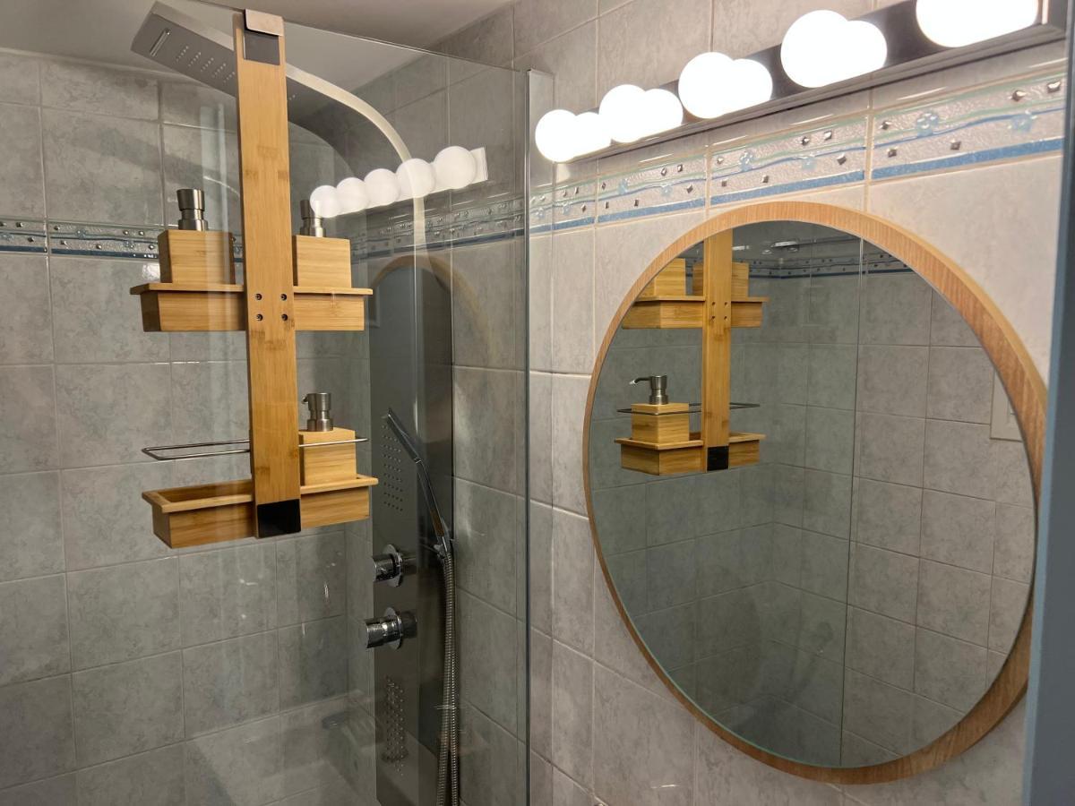 Apartment Comfortable 2-bedroom Near City Center 100m From Metro Athen