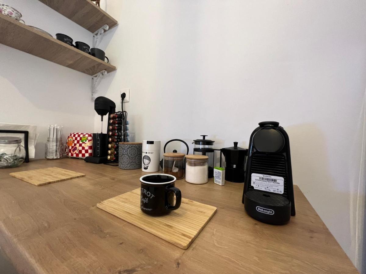 Comfortable 2-bedroom Near City Center 100m From Metro Apartment Athen
