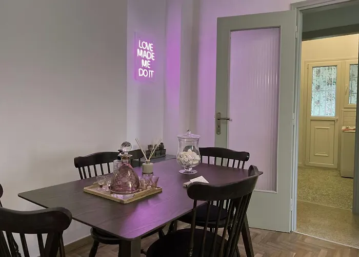 Comfortable 2-Bedroom Apartment Near City Center 100M From Metro