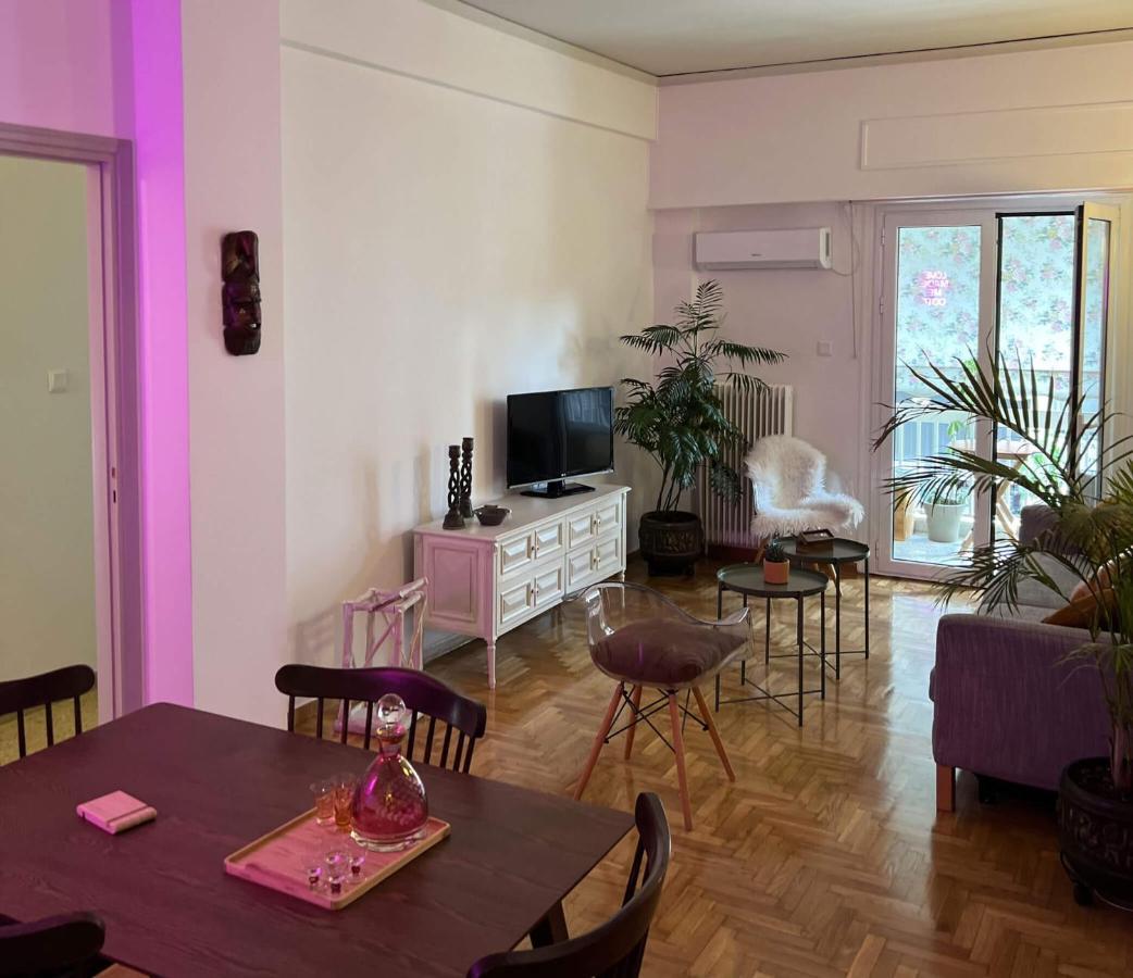 Appartement Comfortable 2-bedroom Near City Center 100m From Metro Athènes