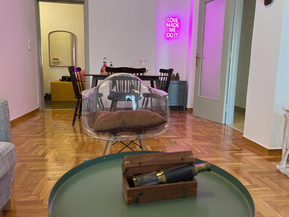 Appartement Comfortable 2-bedroom Near City Center 100m From Metro Athènes